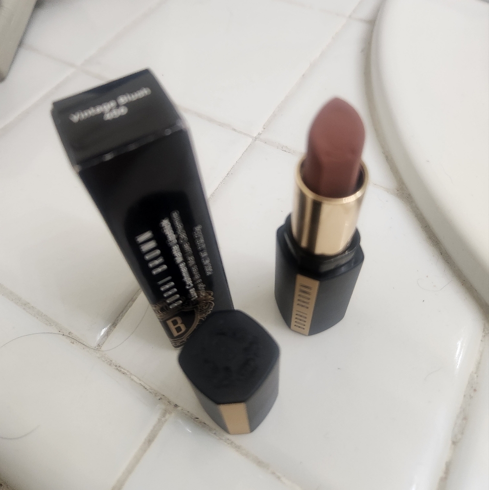 Bobbi Brown Vintage Blush Lux Matte Lipstick